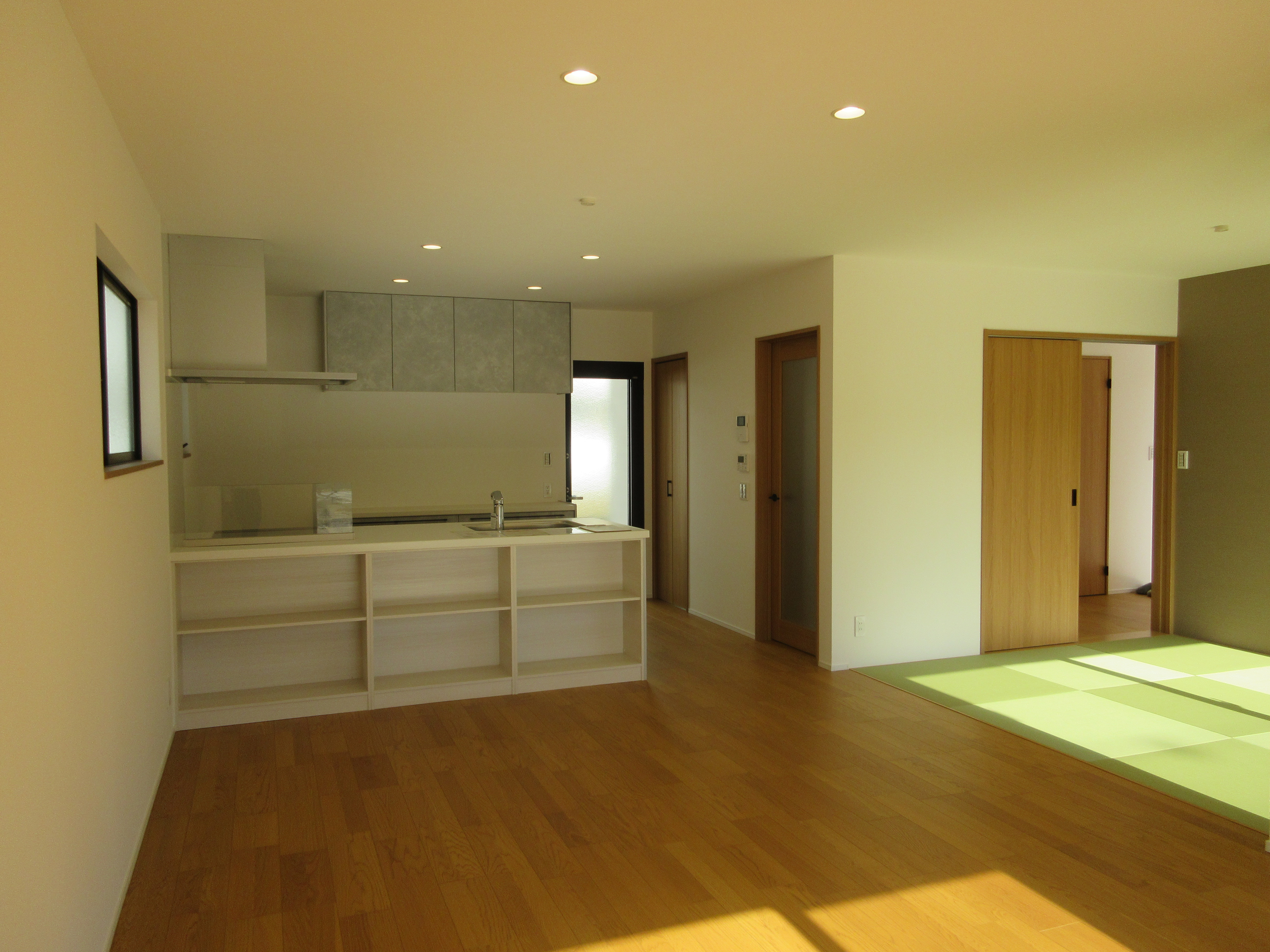 LDK 18帖(居間) LDK 18帖(居間)