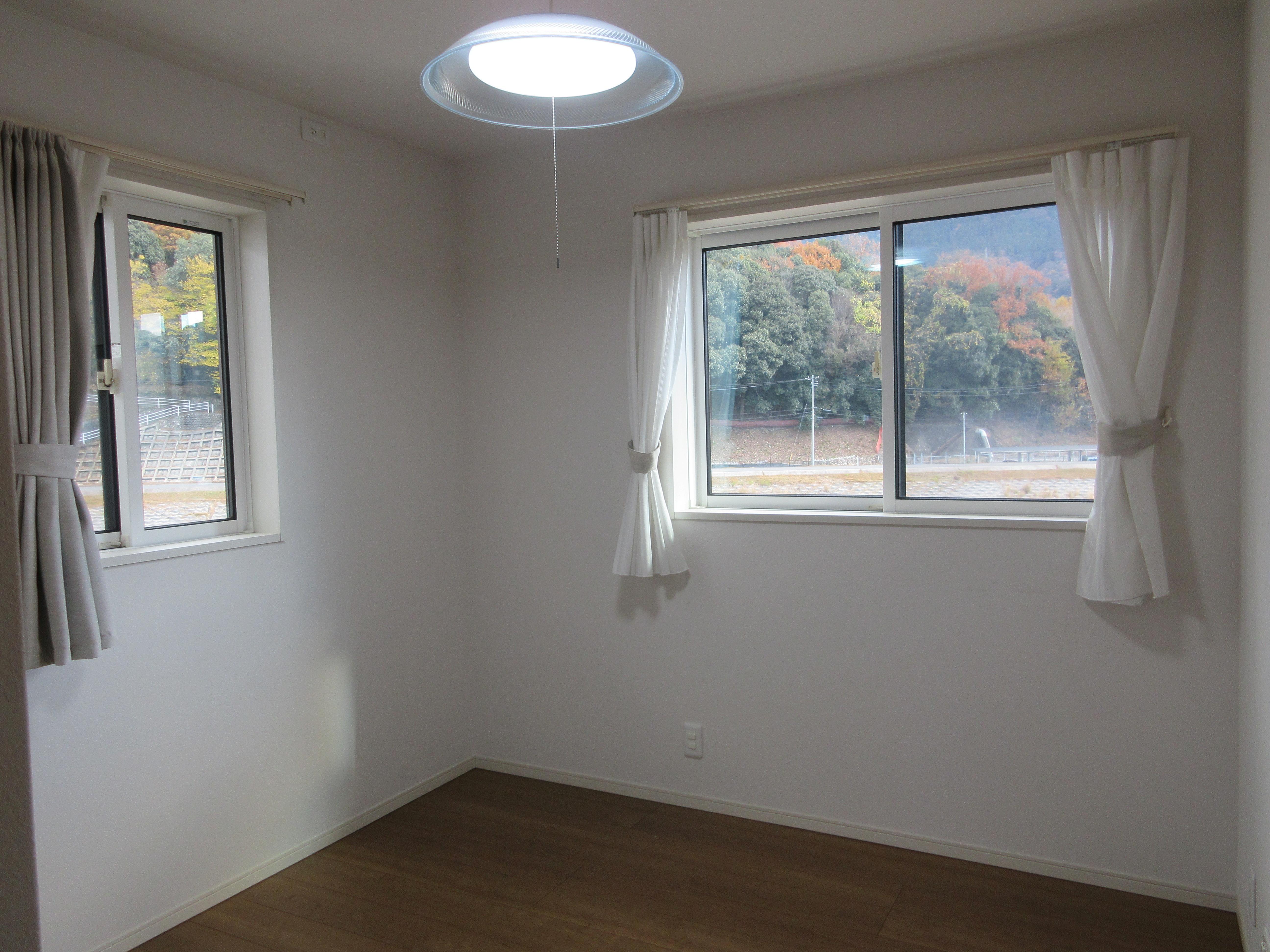 2階 洋室(寝室) 2階 洋室(寝室)