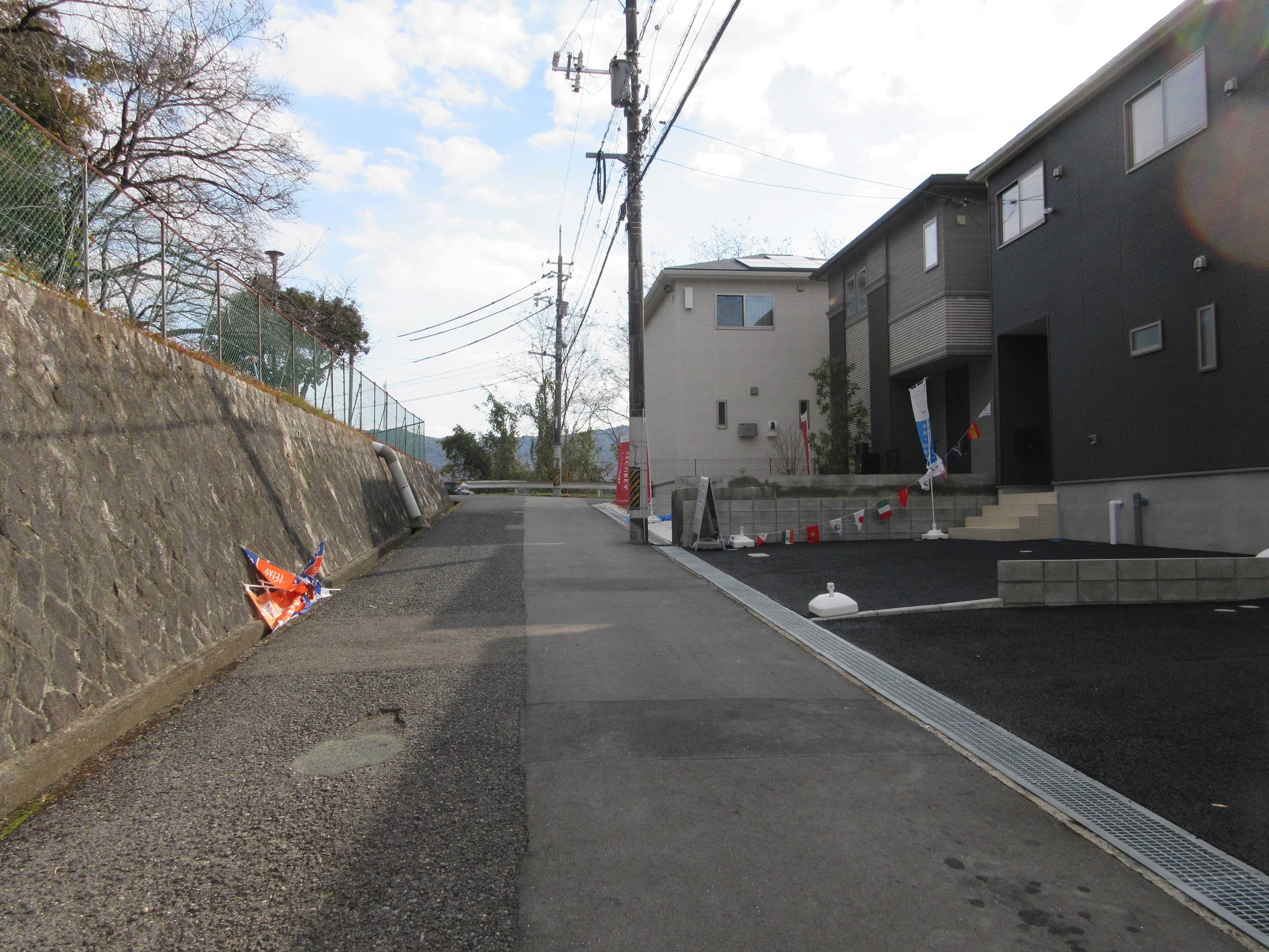 北東側 前面道路 北東側 前面道路