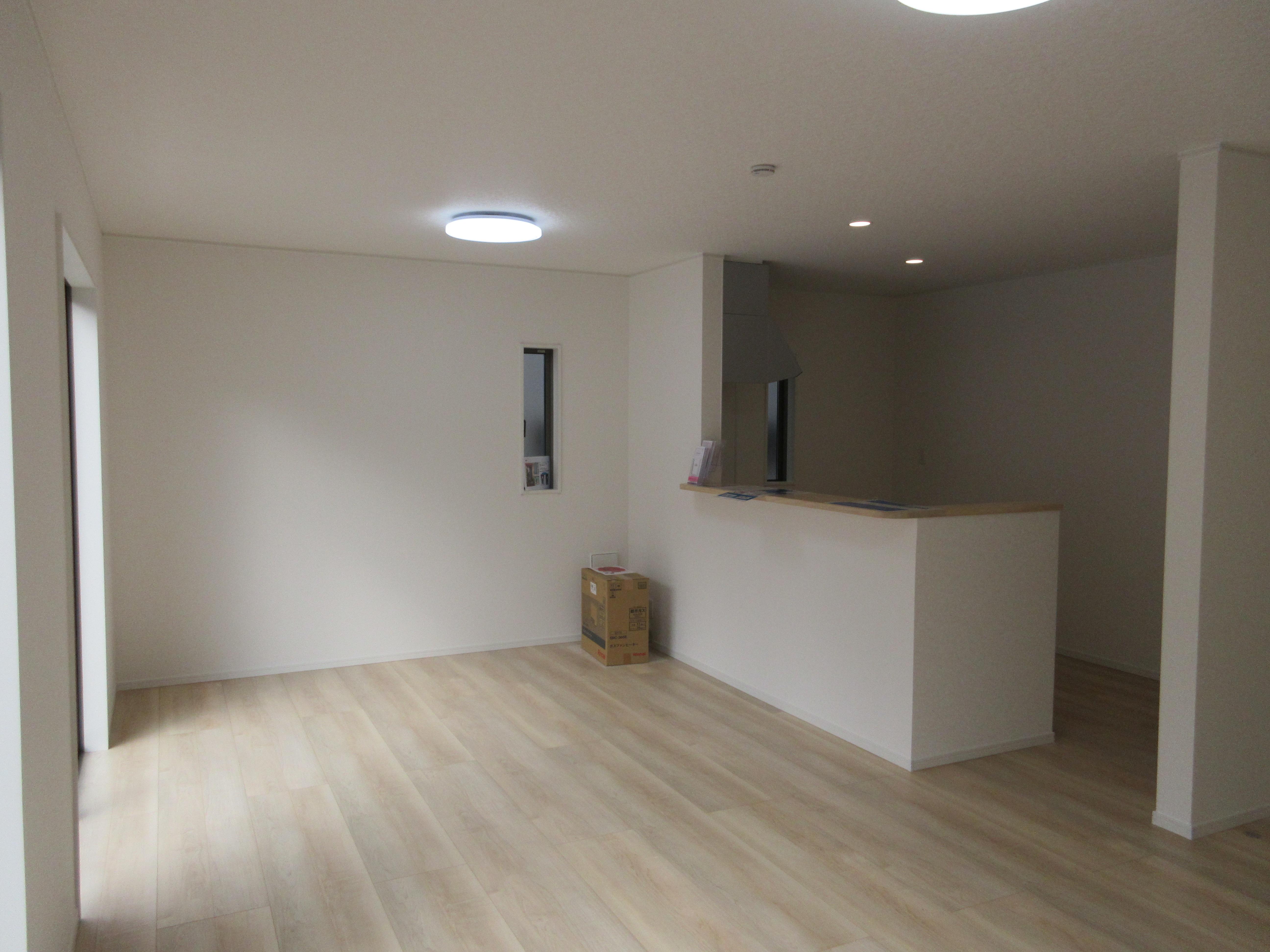 LDK 18.7帖(居間) LDK 18.7帖(居間)