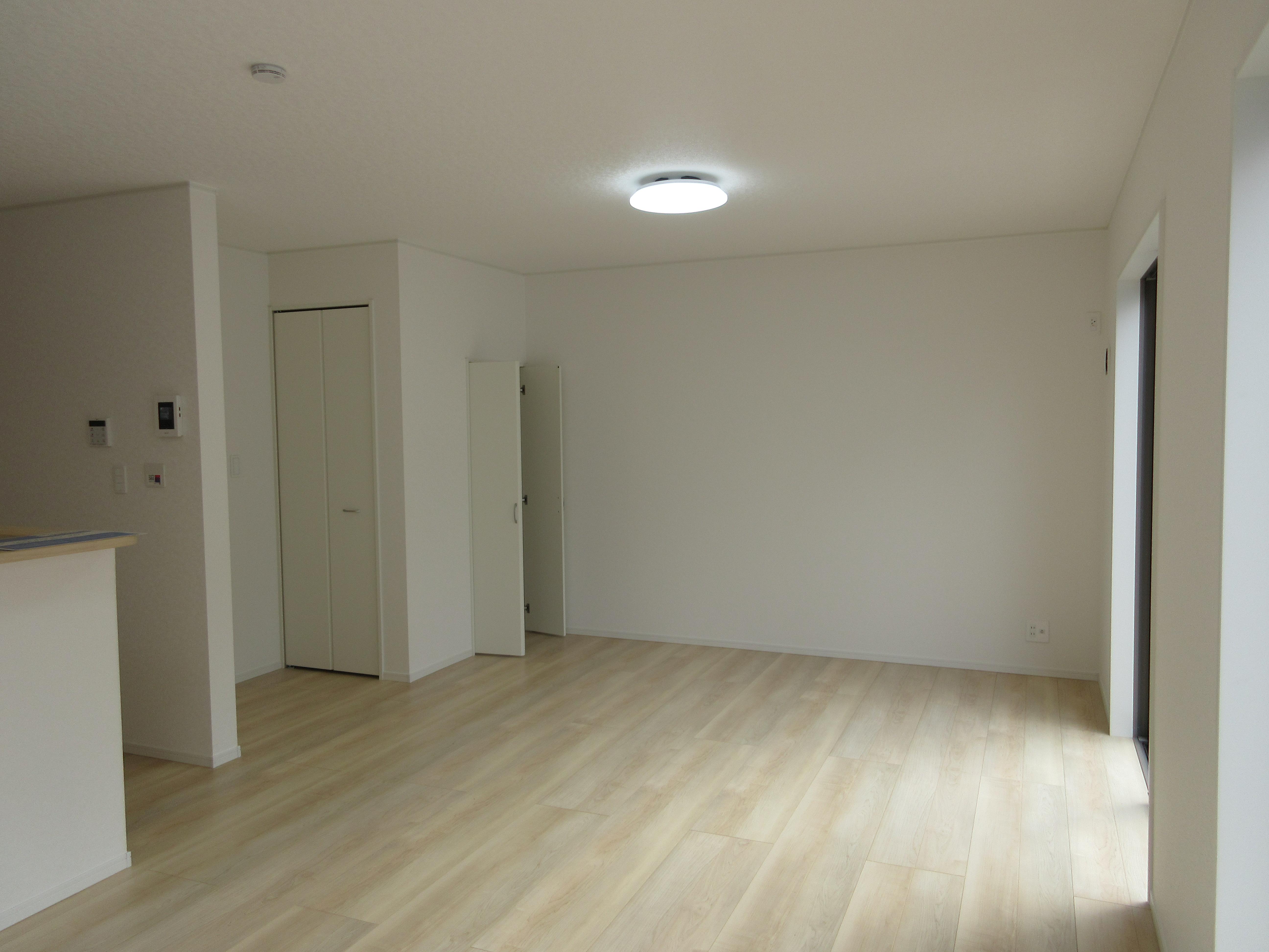 LDK 18.7帖(居間) LDK 18.7帖(居間)