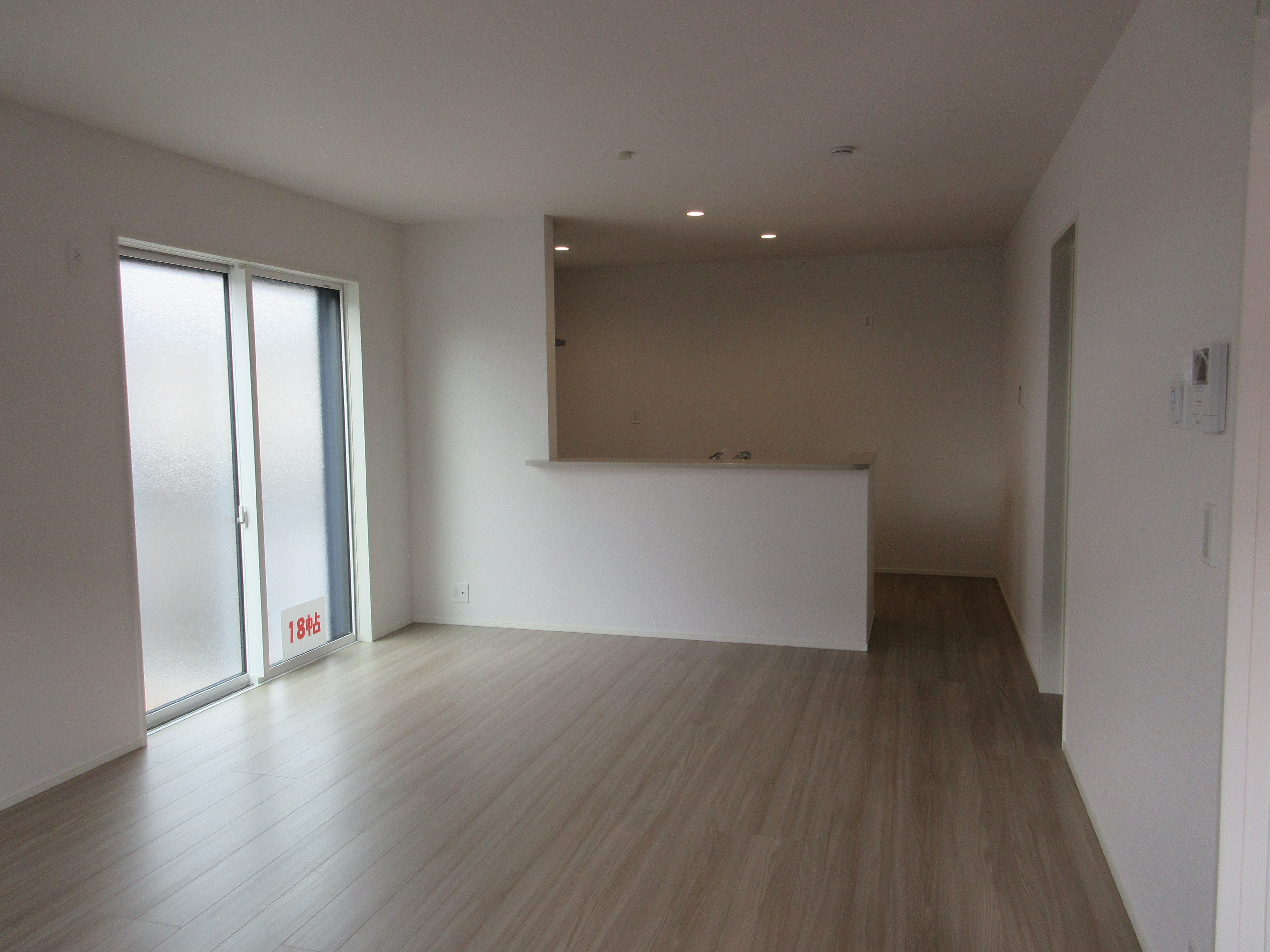 LDK 18帖(居間) LDK 18帖(居間)