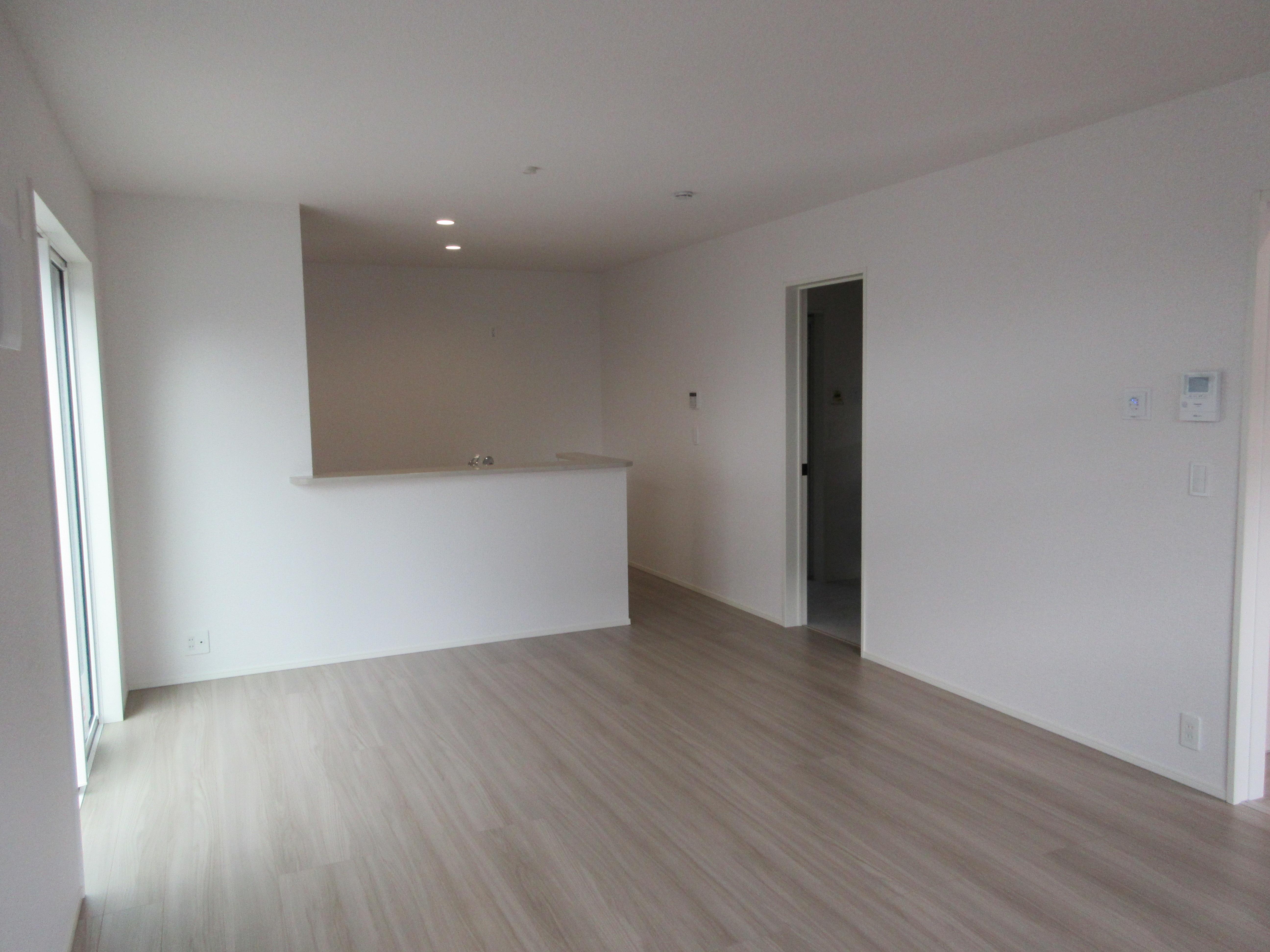 LDK 18帖(居間) LDK 18帖(居間)